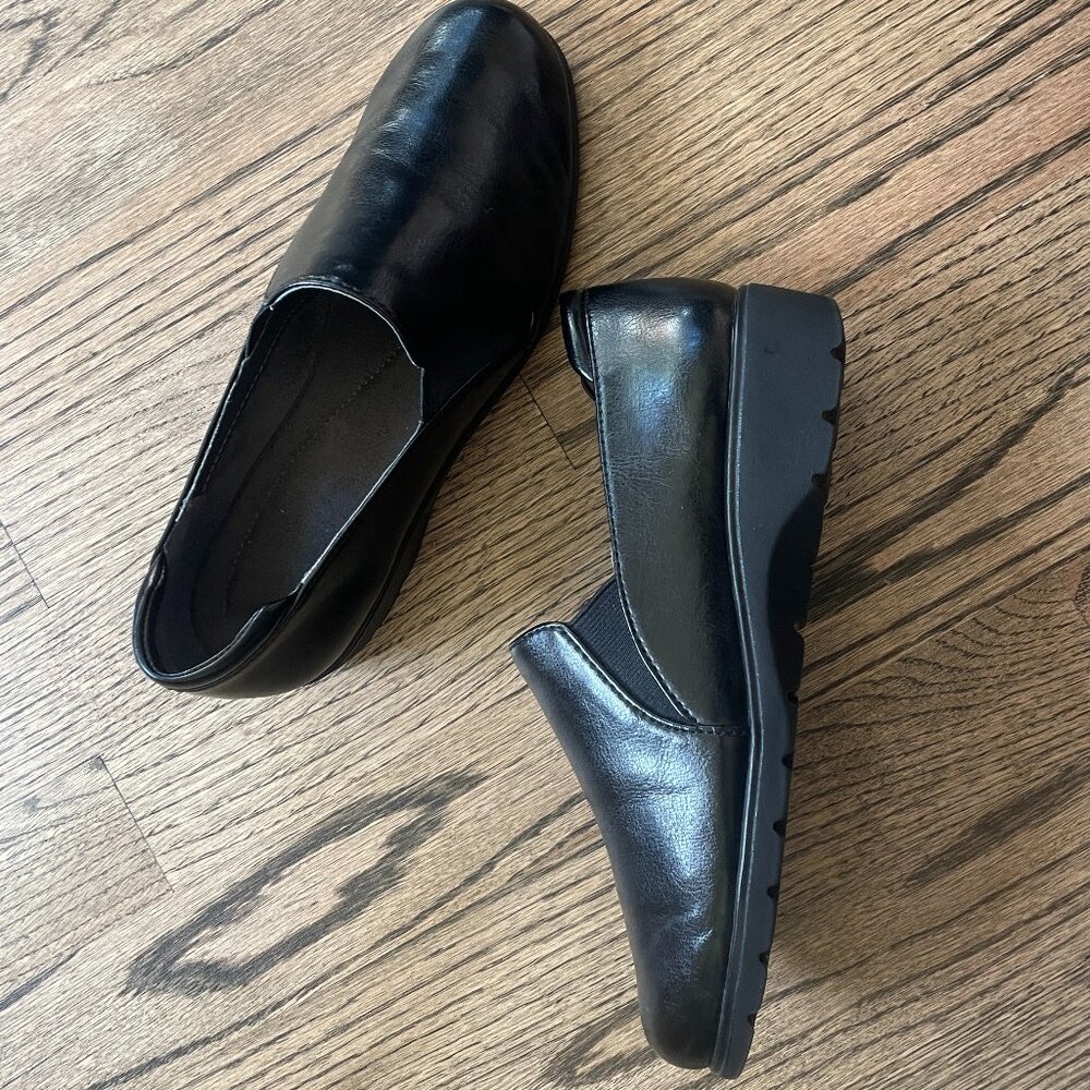 Aerosole Tailored Loafer Black Vegan Leather size 6.5